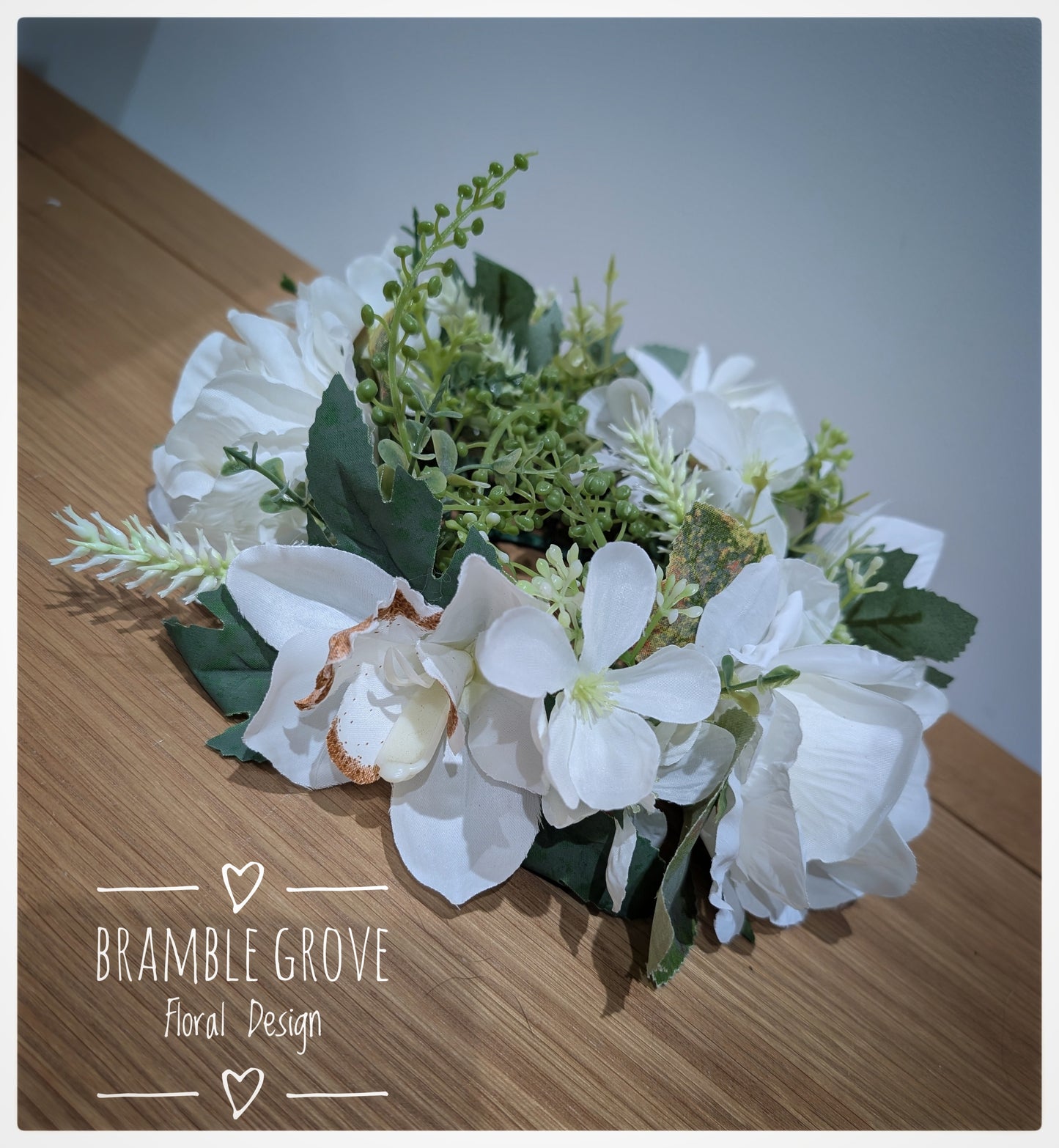 Floral Candle Ring – White & Green (22cm)