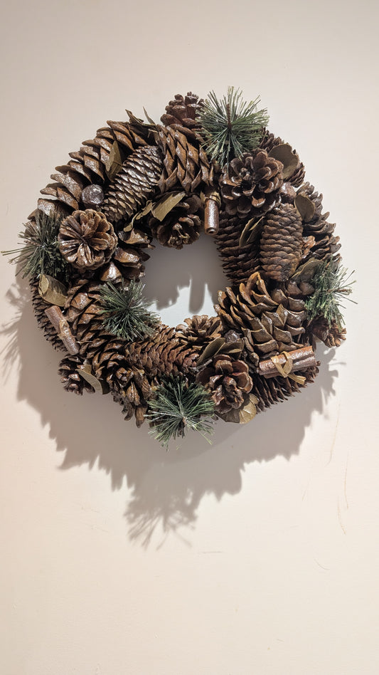 🎄 Gold & Bronze Pinecone Christmas Wreath – 30cm