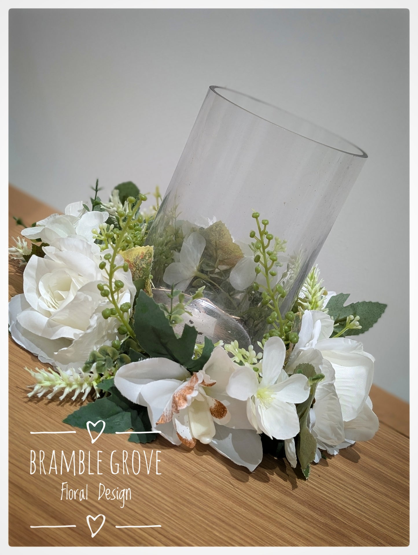 Floral Candle Ring – White & Green (22cm)